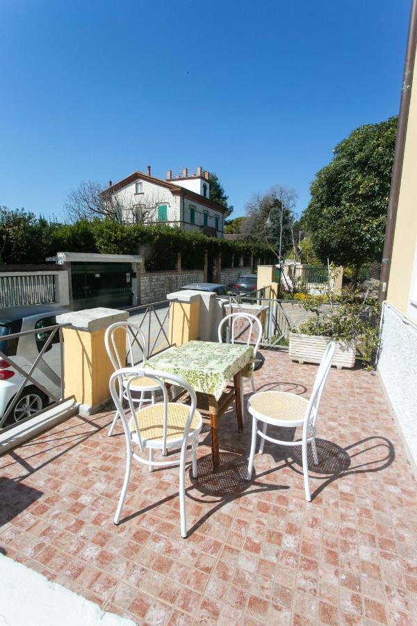 Appartamento N50 - Numana, trilocale in centro con portico e posto auto Esterno foto