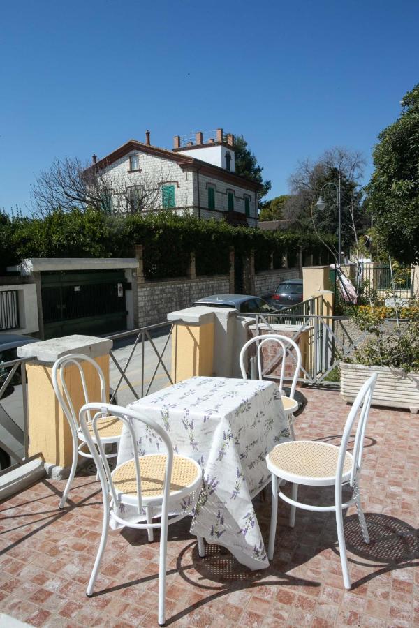 Appartamento N50 - Numana, trilocale in centro con portico e posto auto Esterno foto